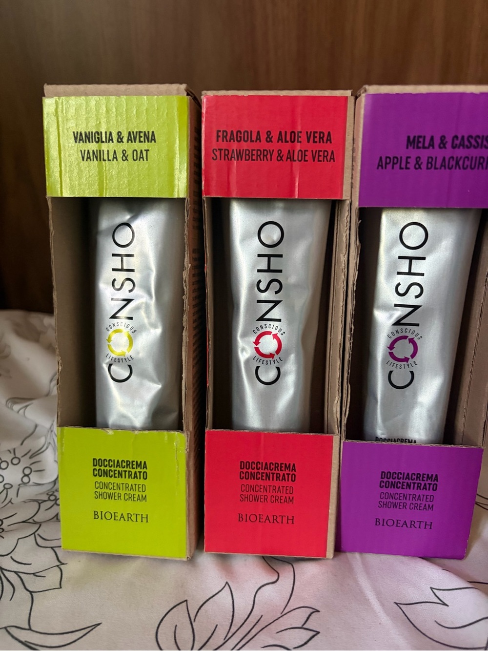 Conshō Strawberry & Aloe Vera Concentrated Shower Cream - Red